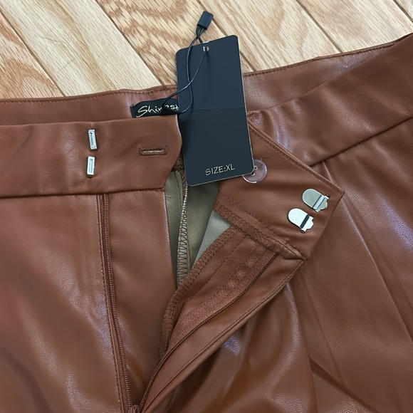NEVER WORN TAGS ON Leather shorts - Picture 2 of 3